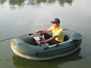 海棠充气皮划艇钓鱼